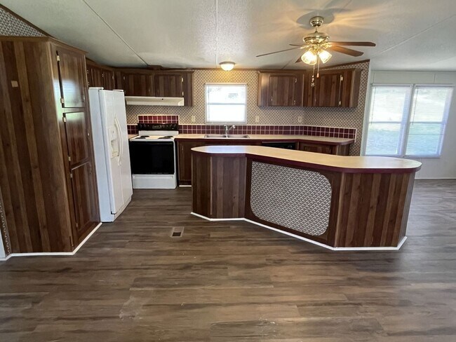 Building Photo - Quiet living 3 bed, 2 bath Ranch near Mint Hill