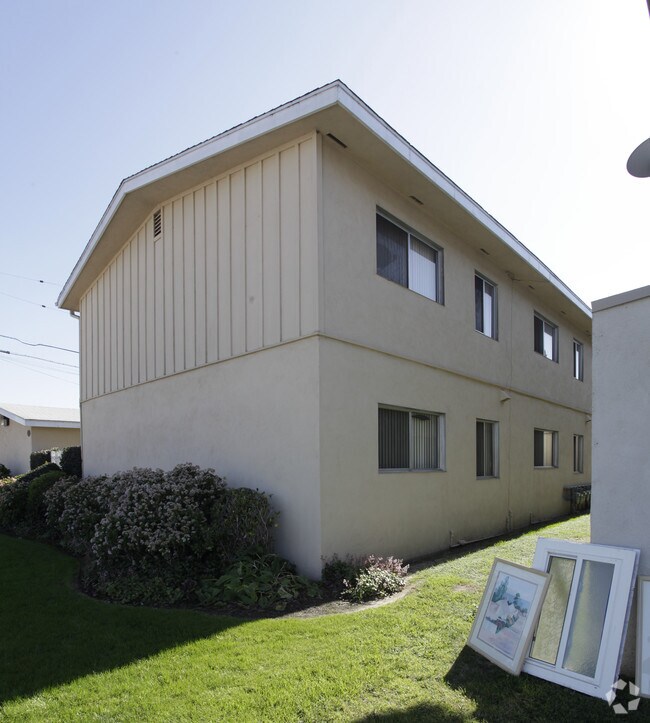 Building Photo - 1236 W Valencia Dr