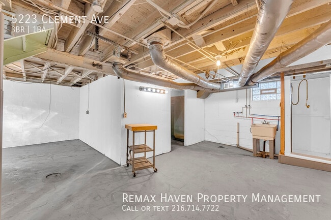 Building Photo - 5223 Clement Ave