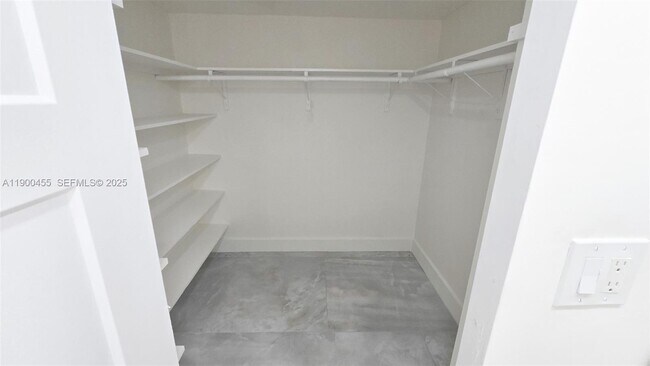 Building Photo - 250 174th St