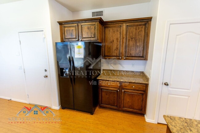 Building Photo - 8039 W Alex Ave