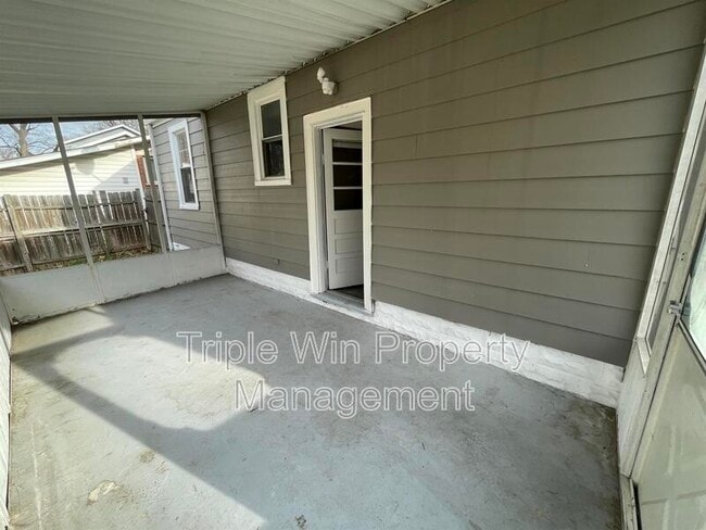 Building Photo - 19 S Schlueter Ave