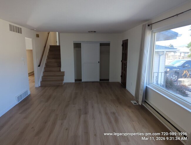 Building Photo - QUAINT SPLIT LEVEL IN MORRISON