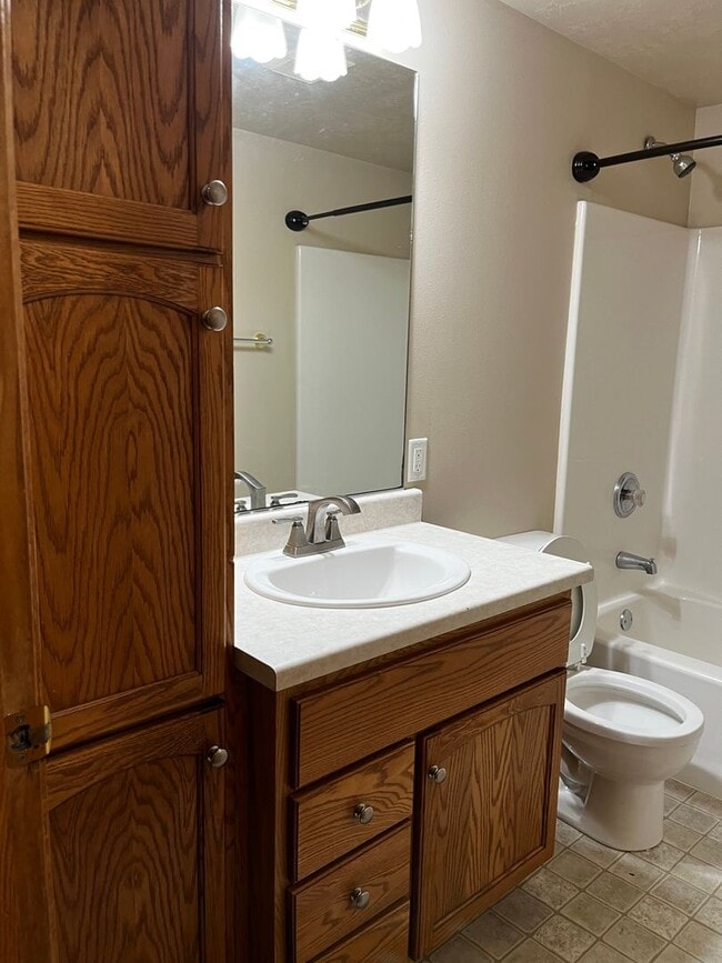 Building Photo - 5 Bed/2 Bath Rental Home on West Side!