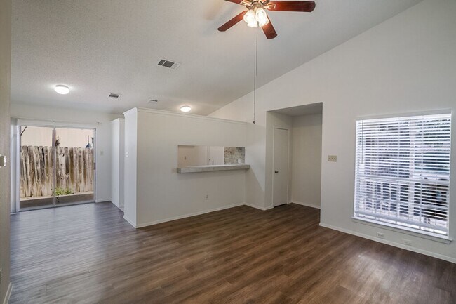 Building Photo - 612 Greenlawn Blvd