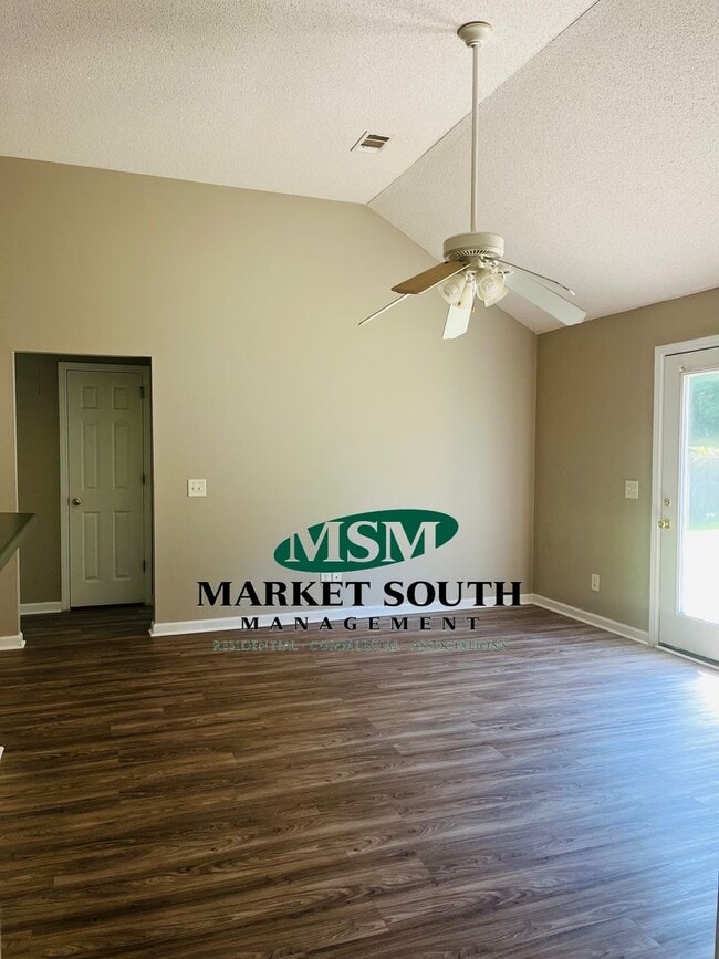 Building Photo - *APPLICATION PENDING!!** 4 Bedroom Beauty