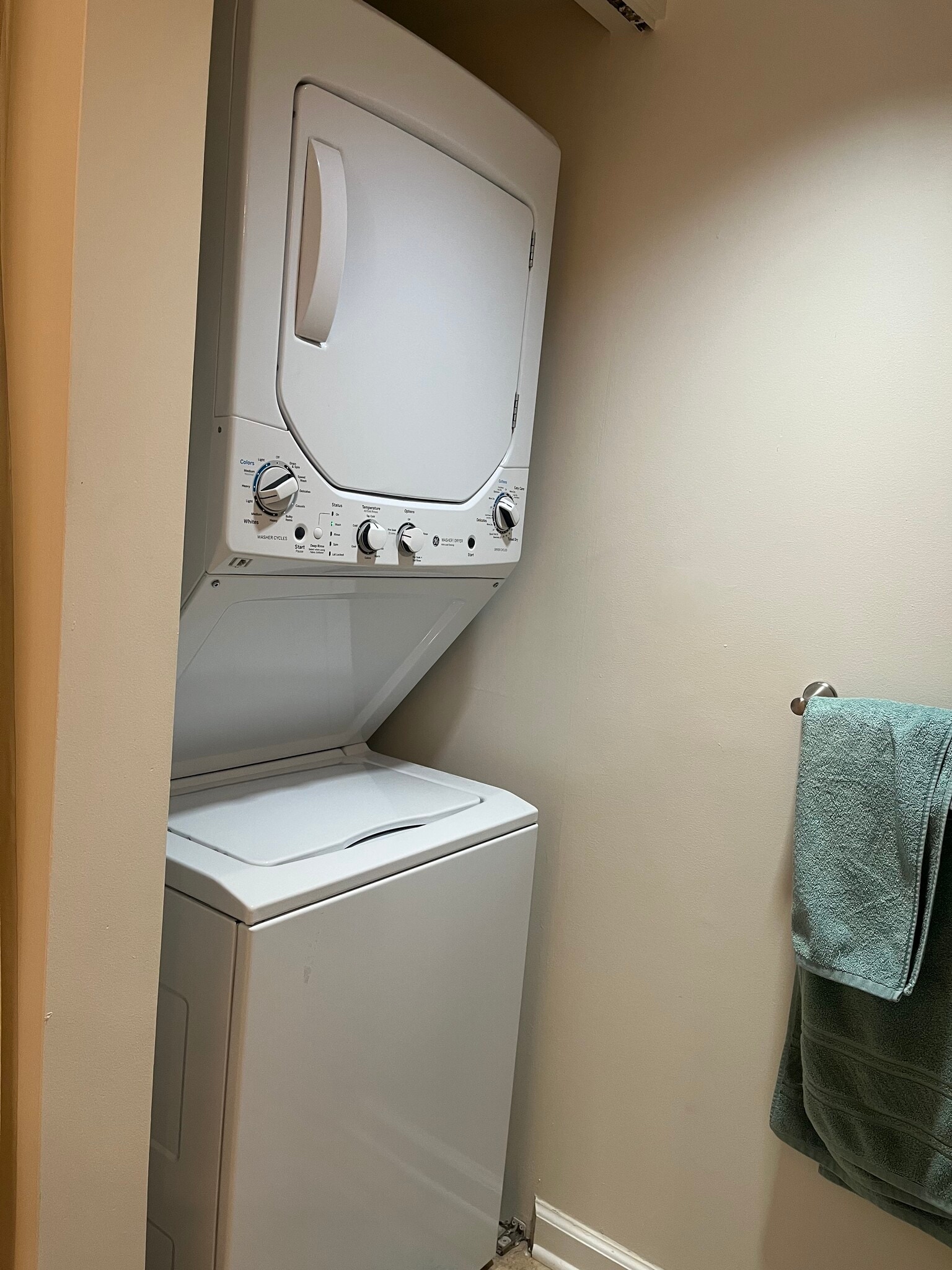 In -unit - 2001 Hamilton St