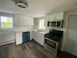 Building Photo - 159 Tangent St