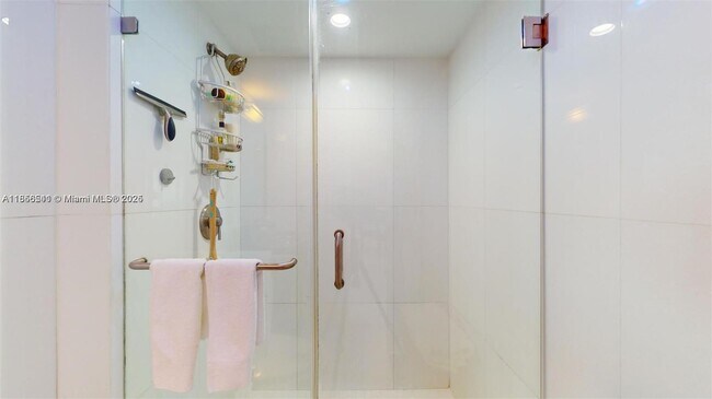 Building Photo - 3625 N Country Club Dr