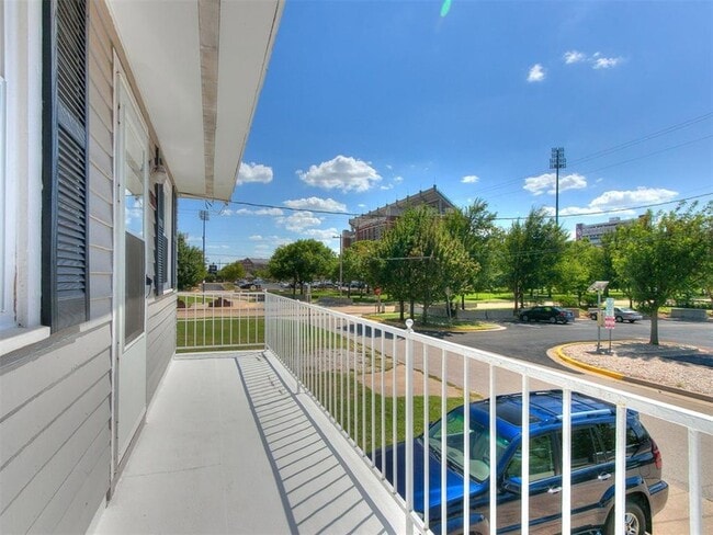 Building Photo - 1223 Monnett Ave