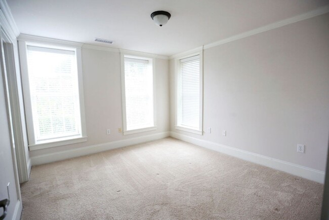 Building Photo - Available August 10th. Beautiful 3BR/2.5BA Townhome in Shelmore Village!