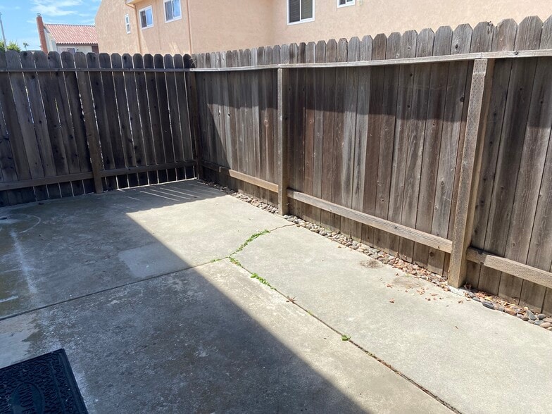 Building Photo - 16702 Sims Ln