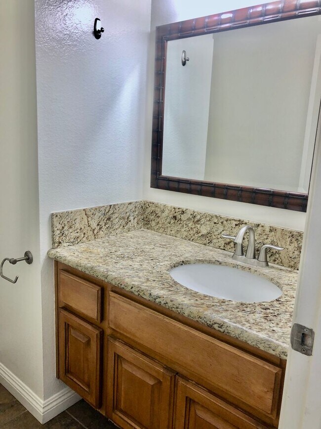 Building Photo - Newly updated 3-bedroom, 2.5-bath Hampton ...