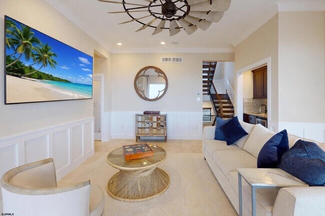 Building Photo - 404 21st St S