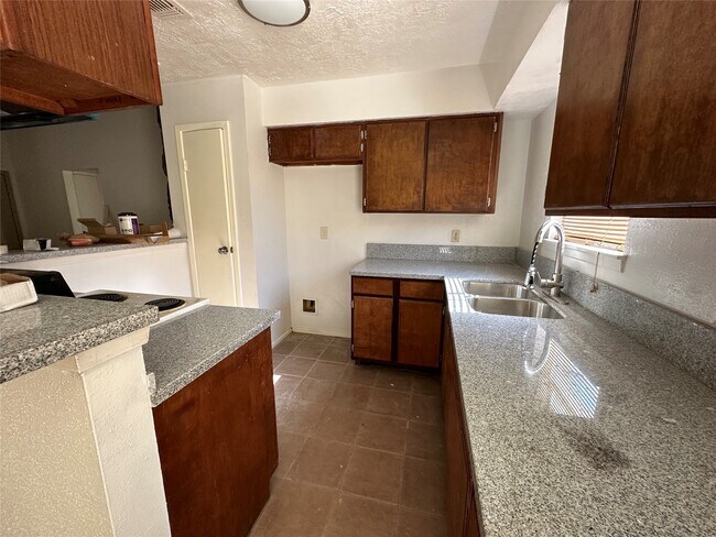 Building Photo - 14846 Waterside Dr