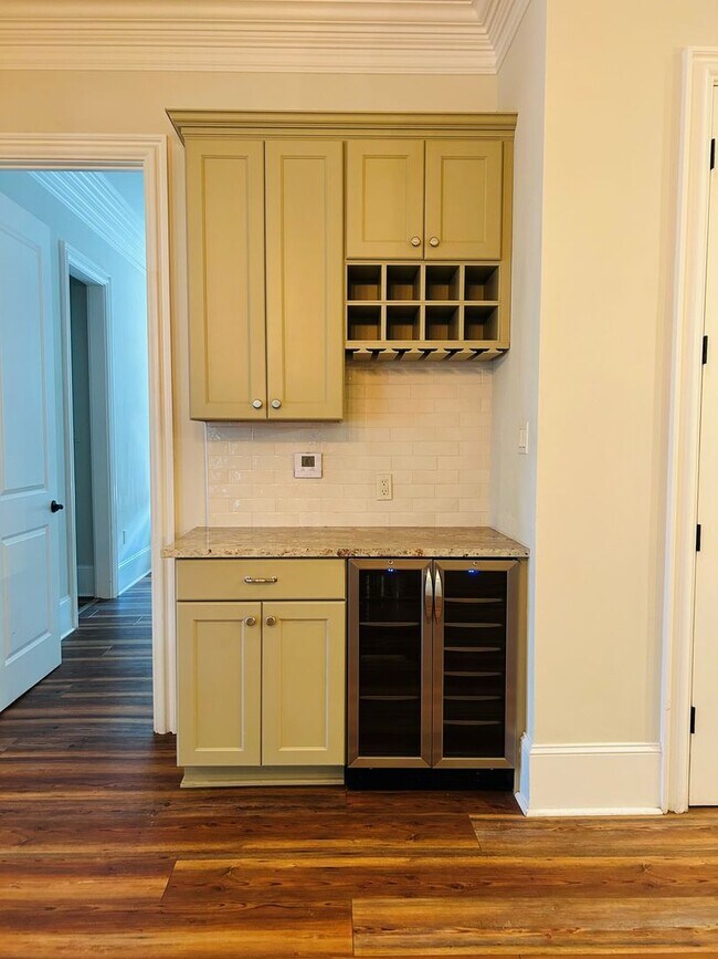 Building Photo - 220 Labarre Dr