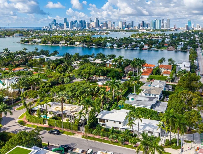 Building Photo - 222 E Rivo Alto Dr