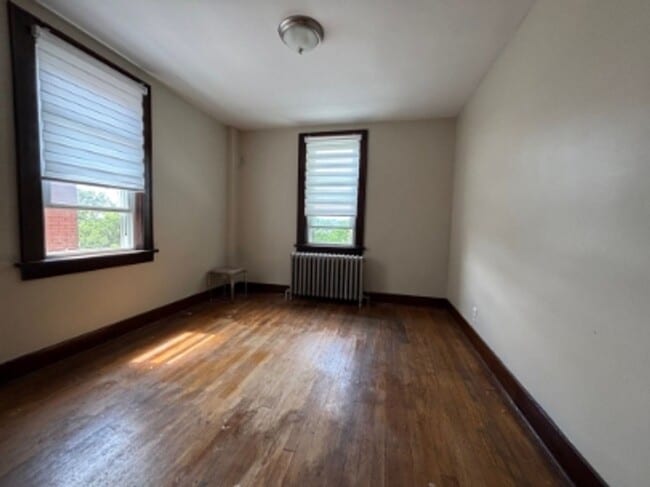 Building Photo - 2728 Woodstock Ave