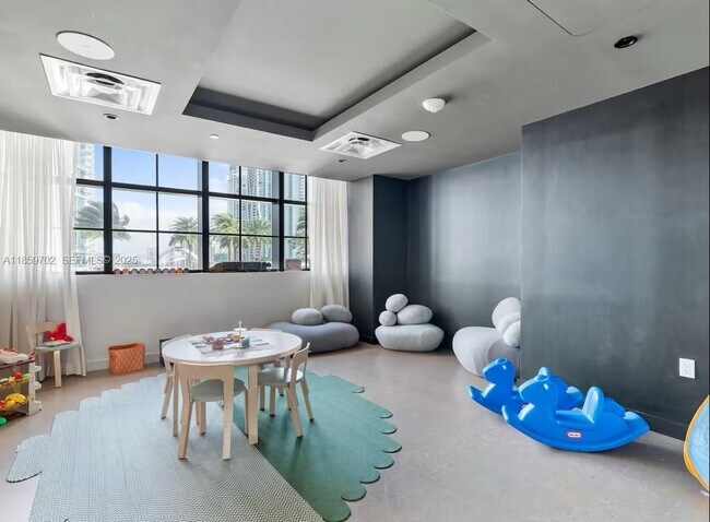 Building Photo - 159 NE 6th St