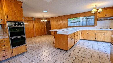 Building Photo - Spacious 4Bed/3Bath House Home in El Cerrito!