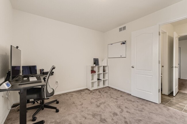 Building Photo - **** SPECIAL OFFER: 1 Month Rent FREE, if lease by July 1st week ****** Beautiful 4 bed, 4 bath h...