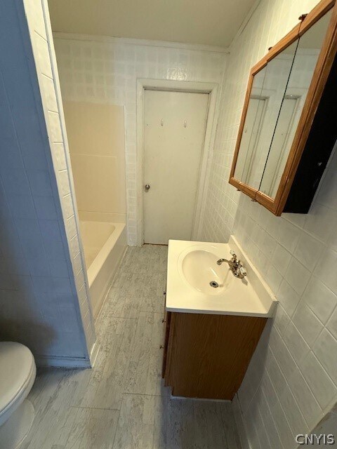 Building Photo - 32 Grove St