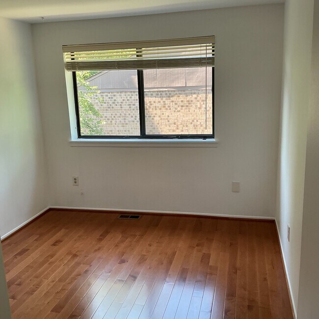 Building Photo - 8946 Skyrock Ct