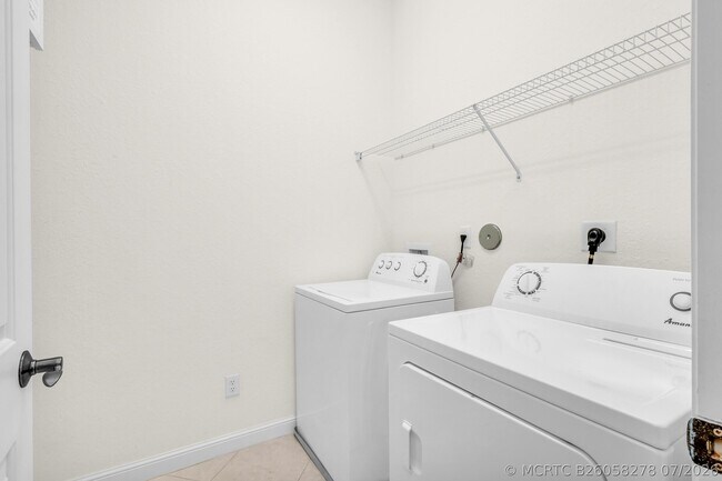Building Photo - 669 Pacific Grove Dr