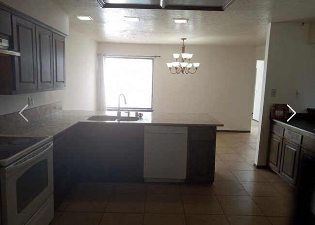 Primary Photo - Cozy 2Bdr 2 Bath condo near sandia high sc...