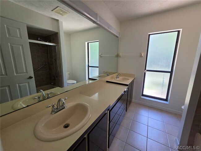 Building Photo - 1600 W Ivorywood Dr