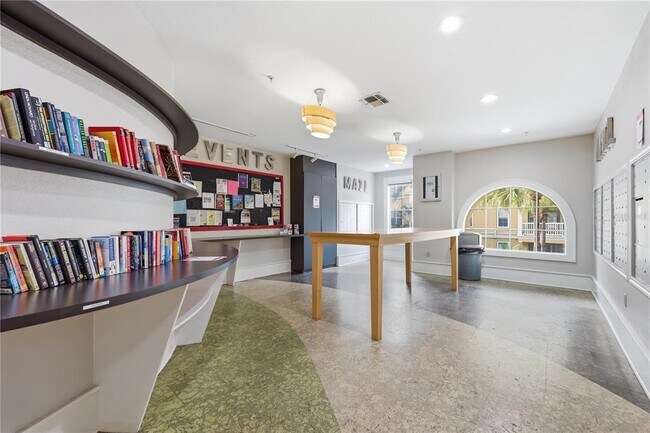 Building Photo - 860 N Orange Ave