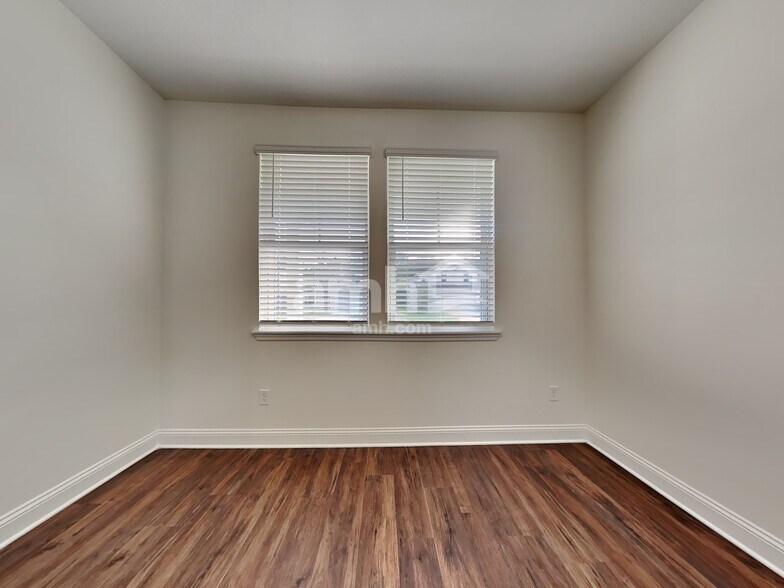 Building Photo - 380 Banyan Frst Dr