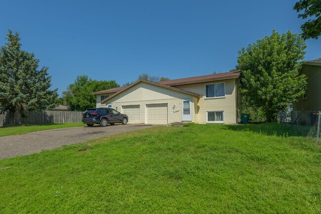 Building Photo - 6124 73rd Ave N