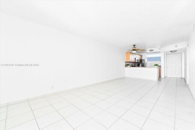 Building Photo - 110 Lake Emerald Dr