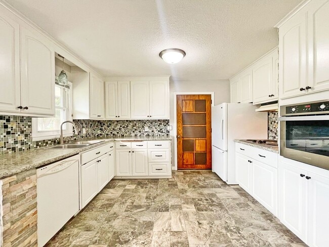 Building Photo - Spacious Redone Rambler with Huge 1/2 Acre Yard, Deck, Patio, Primary Suite, 3-BRs on Main Level ...
