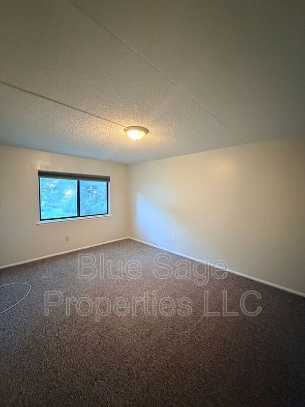 Building Photo - 768 Putnam Blvd