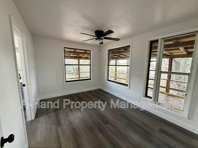 Building Photo - 15945 Villa City Rd