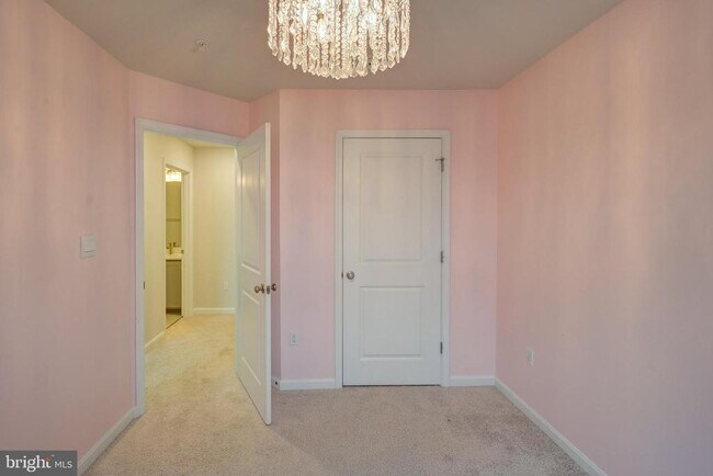 Building Photo - 5059 Silver Oak Dr