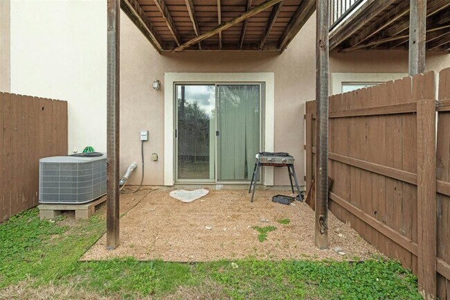 Building Photo - 13420 Lyndhurst St