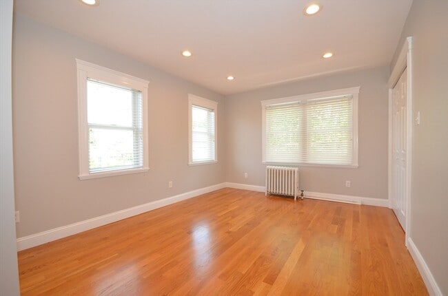 Building Photo - 61 Tainter St