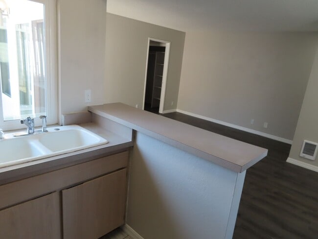 Building Photo - Renovated, upstairs one bedroom condo in M...
