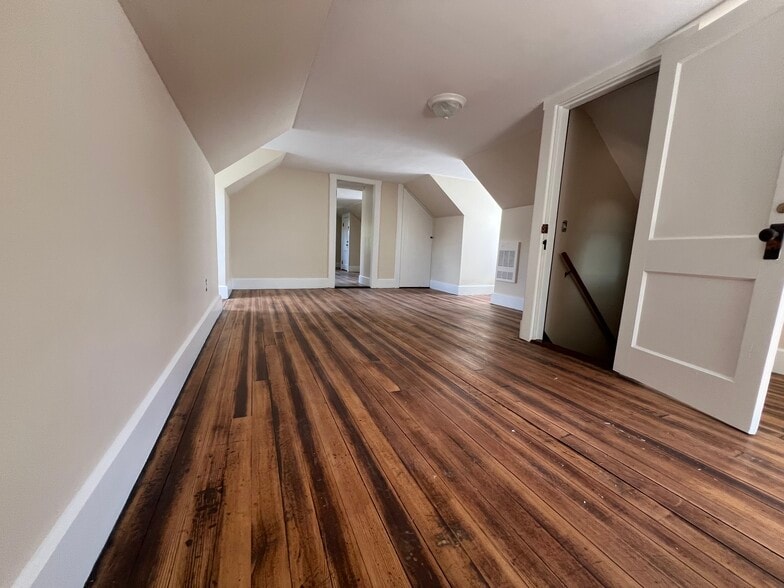Bonus Room - 15 Hull St