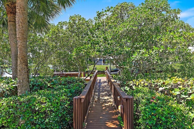 Building Photo - 18669 SE Palm Island Ln