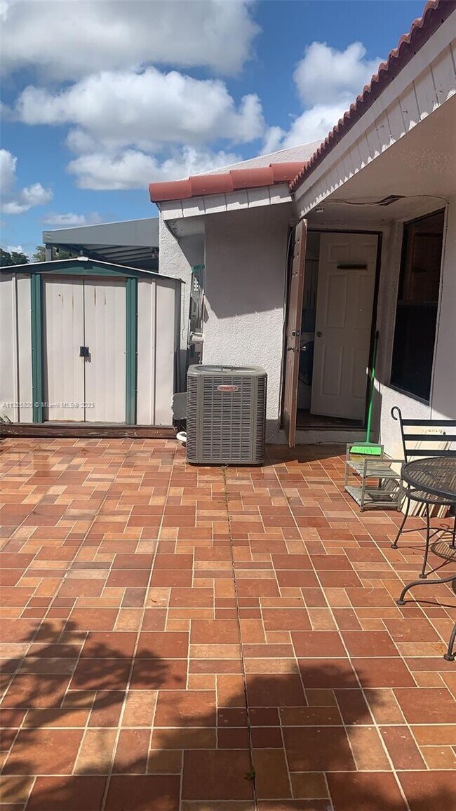 Building Photo - 15200 SW 81st Ln