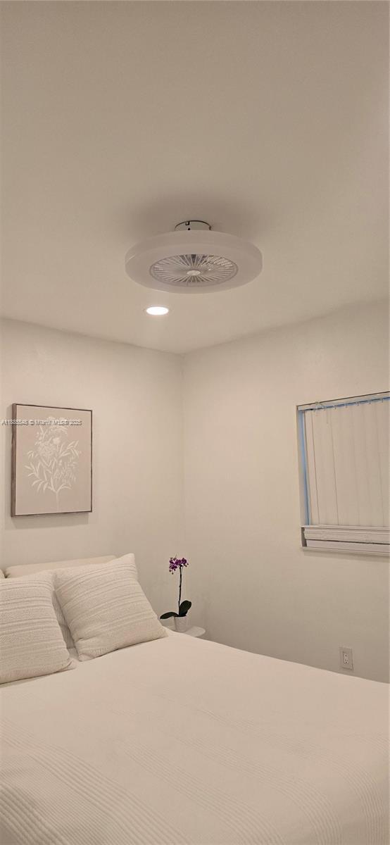 Building Photo - 2539 S Bayshore Dr