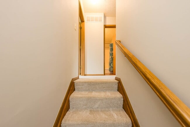 Building Photo - 1032 Pebble Brook Dr