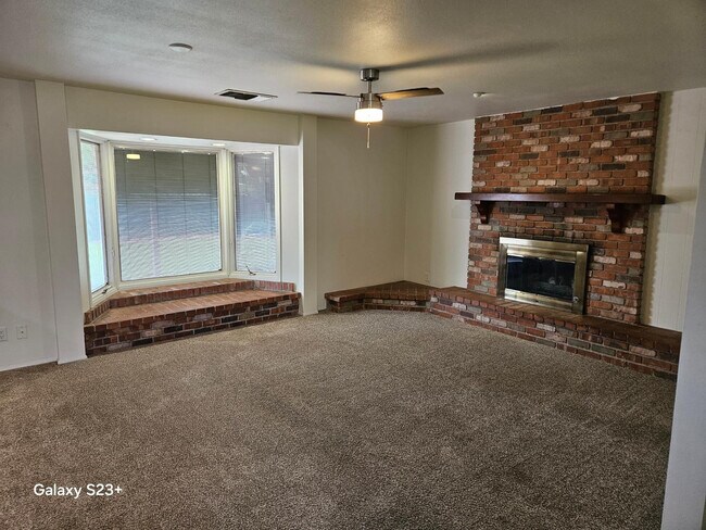 Building Photo - 531 E Laguna Dr