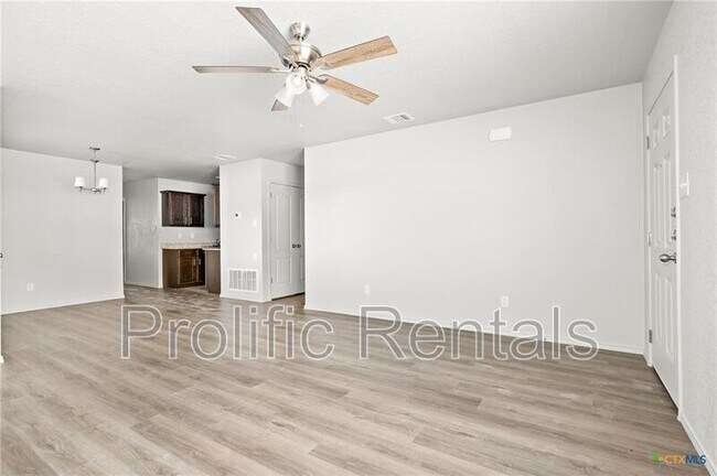 Building Photo - 103 Lost Trl