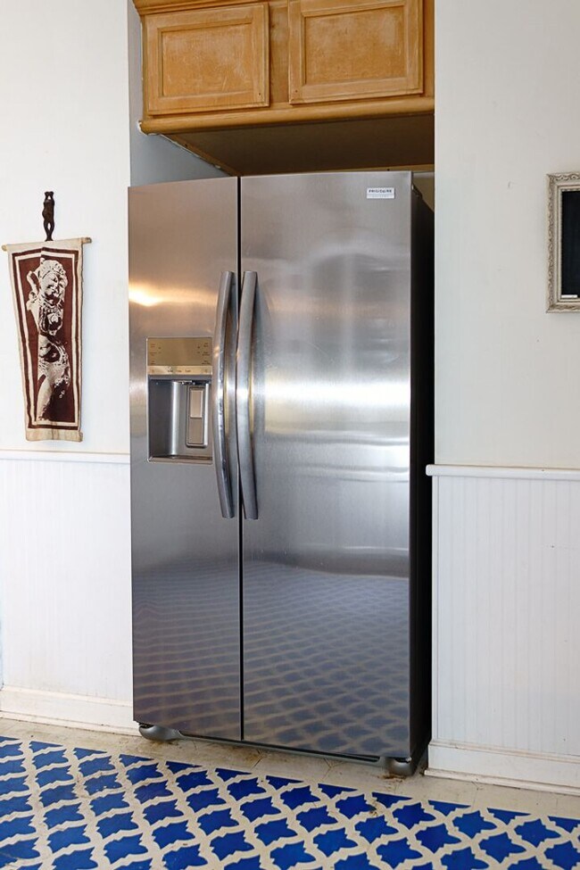 Building Photo - Amazing sunsets at this waterfront home