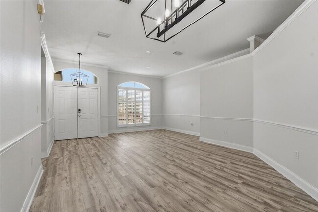 Building Photo - 525 Cullaro Ln